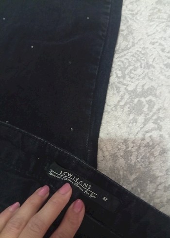 Kadın Siyah Payetli Nakışlı Denim Pantolon - Görsel 3