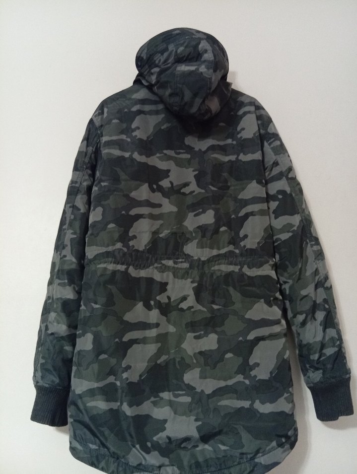 Kapüşonlu Kamuflaj Desenli Gri Kadın Mont - Görsel 4