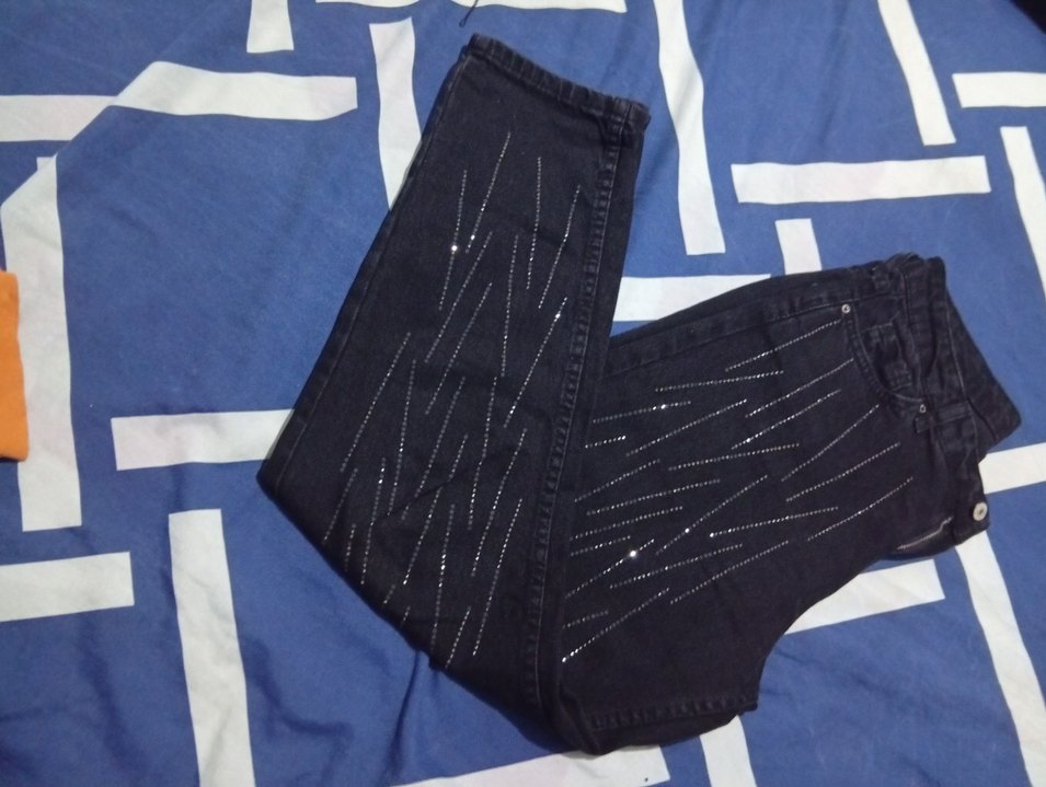 Siyah Payet İşlemeli Kadın Kot Pantolon - Görsel 3