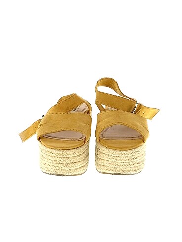 40 Beden Pull and Bear Sandalet %70 İndirimli.