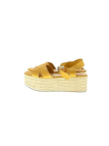 Pull and Bear Sandalet %70 İndirimli.