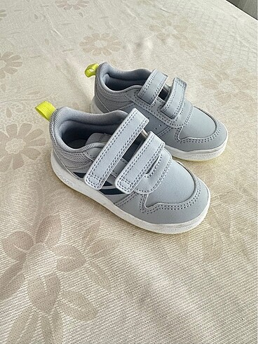 22 Beden Adidas bebek spor ayakkabısı