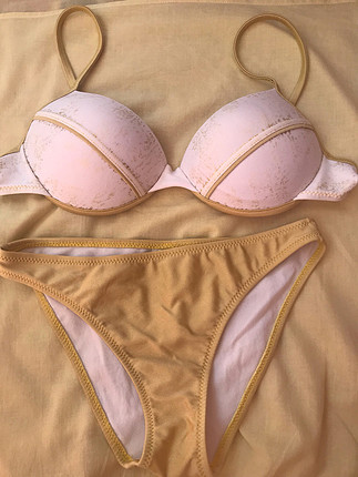 Yepyeni bikini takımı yarı desteklidir .