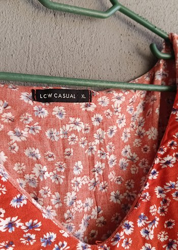 LC Waikiki Bohem Tarz Kırmızı Çiçekli Uzun Elbise