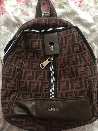 Orjinal fendi sort çantası