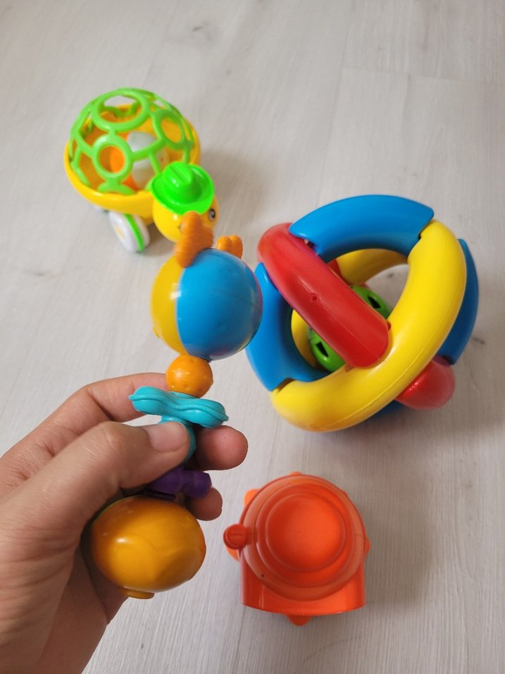 Renkli Bebek Diş Kaşıyıcıları ve Çıngırak Seti - Görsel 4