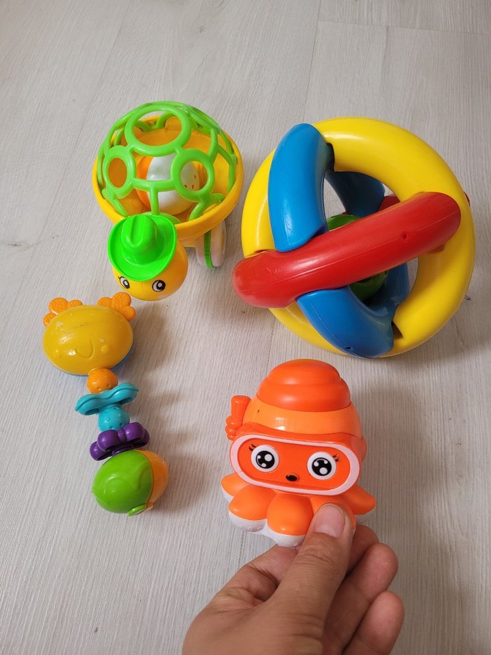 Renkli Bebek Diş Kaşıyıcıları ve Çıngırak Seti - Görsel 2