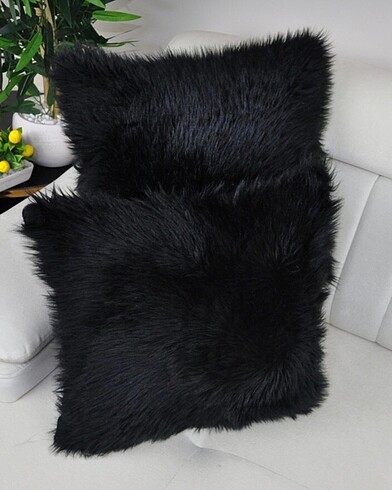 Beden Siyah Peluş Kırlent Kılıfı