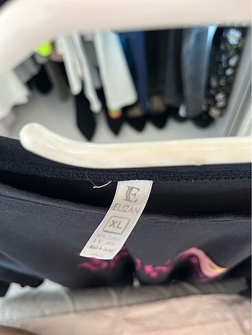 xl Beden Oversize tişört yanları yırtmaçlı