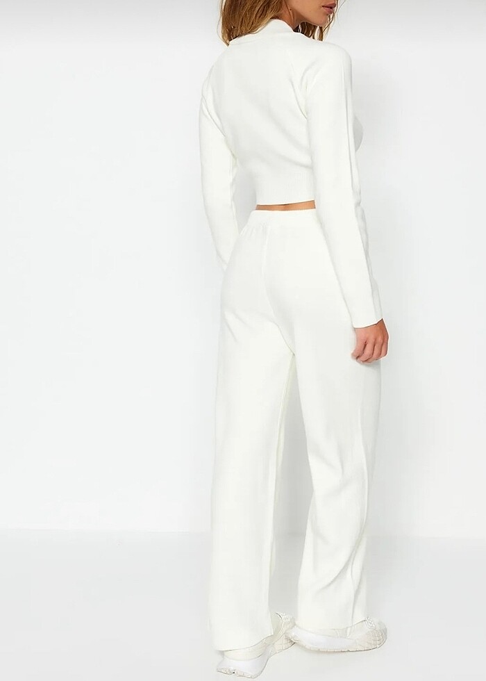 Beyaz triko takım - Görsel 3