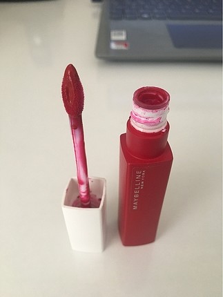 Maybelline Kırmızı ruj