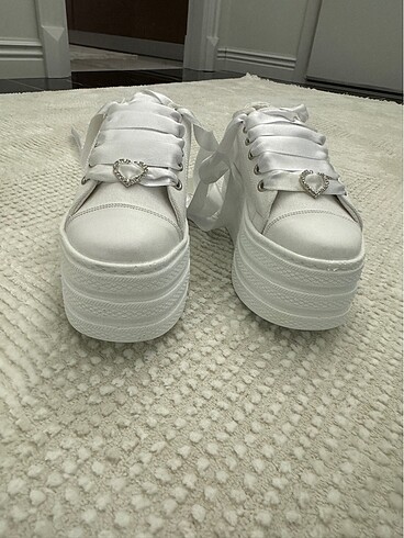 36 Beden beyaz Renk Gelinlik converse