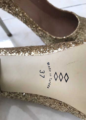 Diğer Altın Renk Parlak Stiletto Gelin Ayakkabısı