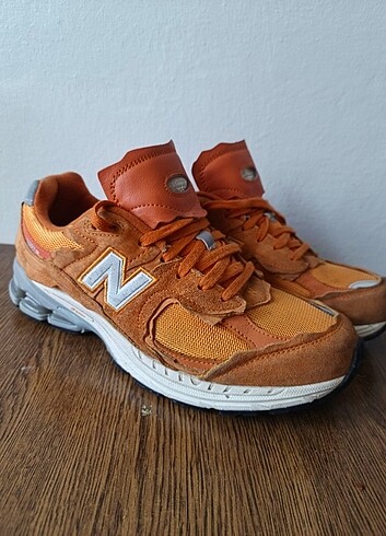 new-balance-2002r-protection-pack-vintage-orange