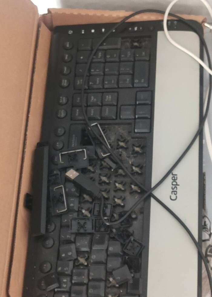 Casper tuşlarının bazıları çıkmış klavye - Görsel 2