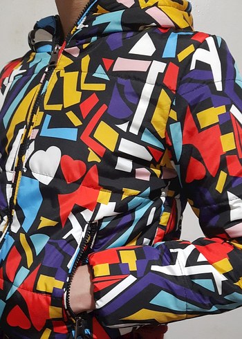Renkli Pop Art Desenli Mini Kadın Mont - Görsel 2