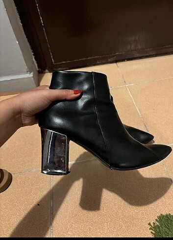 Zara Topuklu bot