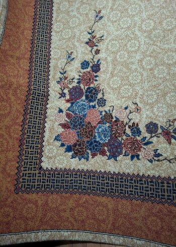 Çiçek Desenli Çok Renkli Geleneksel Halı - Görsel 4