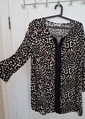 Siyah V Yaka Düğmeli Kadın Bluz - Görsel 3