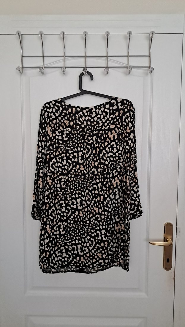 Siyah V Yaka Düğmeli Kadın Bluz - Görsel 4