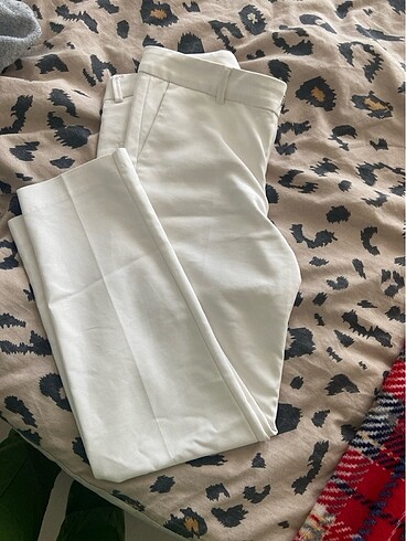 2 kere giyildi temiz beyaz pantolon
