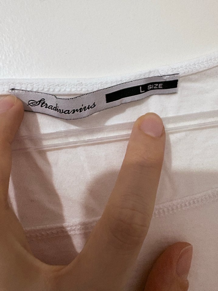 Stradivarius Düğmeli Beyaz Kadın Tişört - Görsel 3