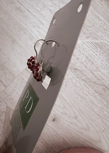 Kısa Kırmızı tasli Küpeler - Görsel 3