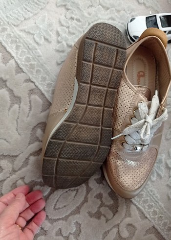 Bej Parlak Dolgu Topuklu Bağcıklı Spor Ayakkabı - Görsel 4