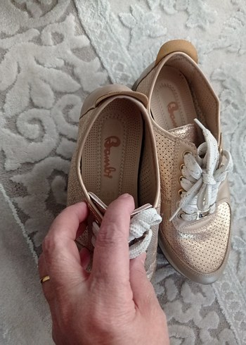 Bej Parlak Dolgu Topuklu Bağcıklı Spor Ayakkabı - Görsel 5