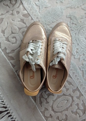 Bej Parlak Dolgu Topuklu Bağcıklı Spor Ayakkabı - Görsel 3