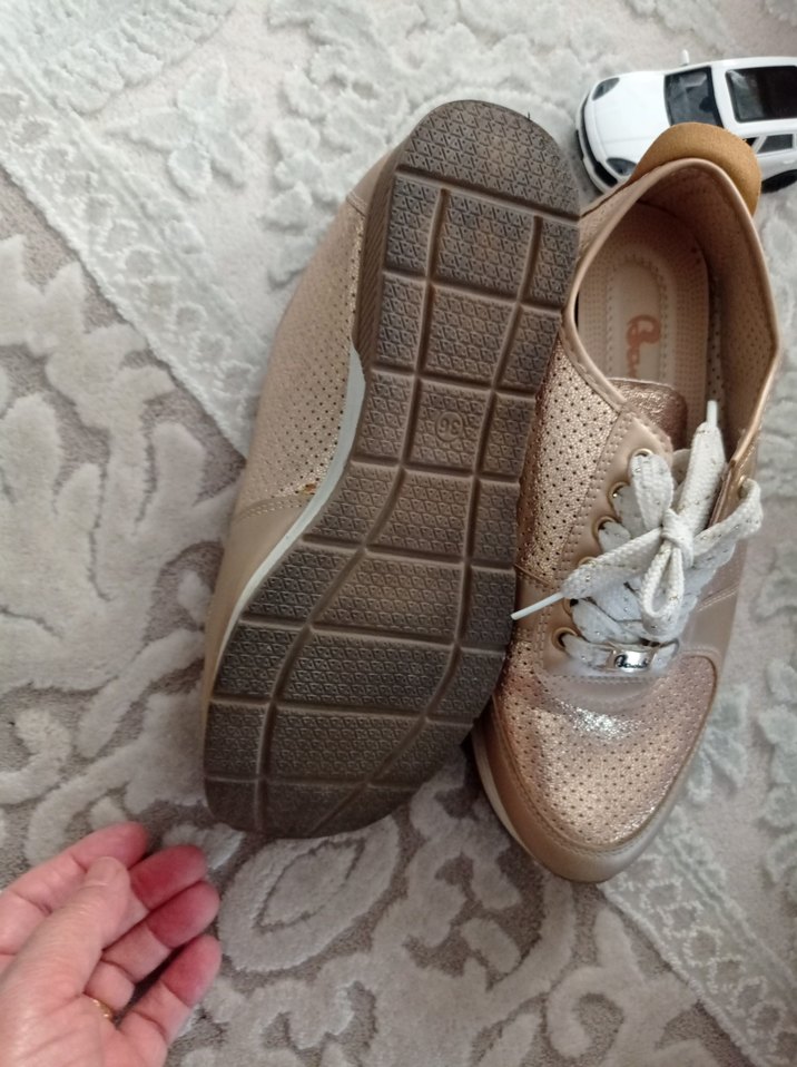 Bej Parlak Dolgu Topuklu Bağcıklı Spor Ayakkabı - Görsel 4