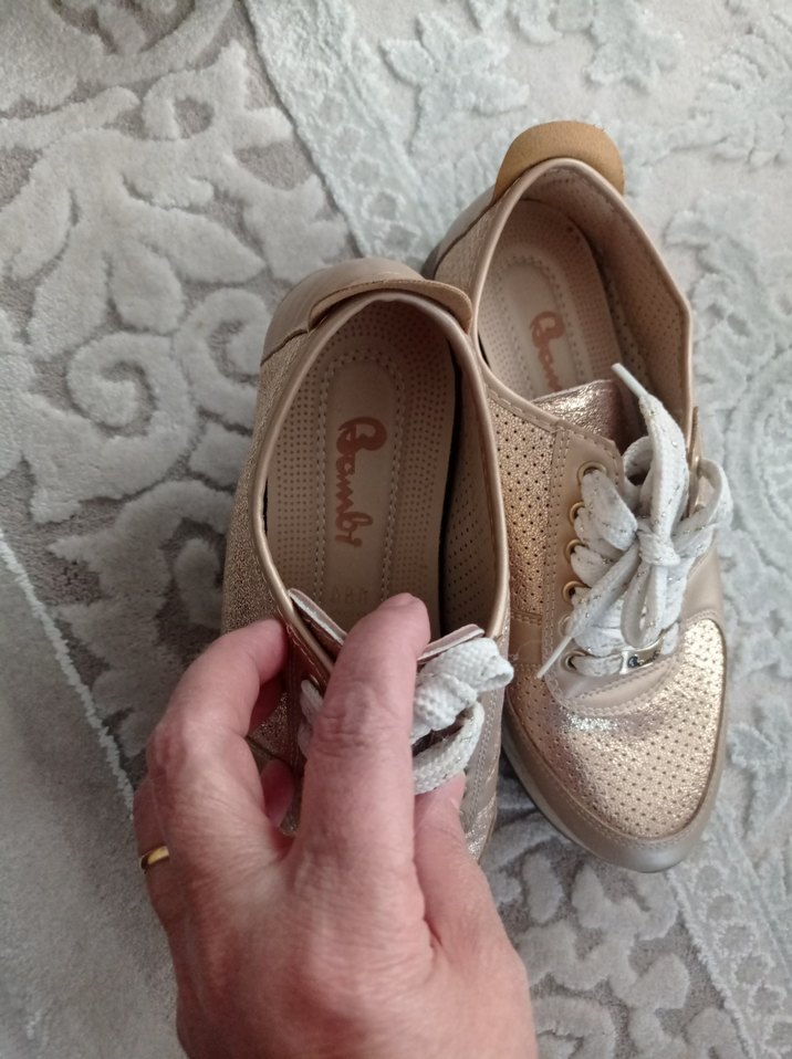 Bej Parlak Dolgu Topuklu Bağcıklı Spor Ayakkabı - Görsel 5