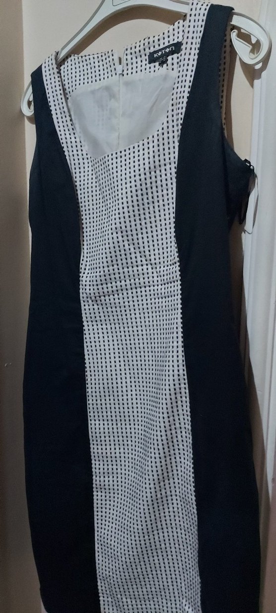 V Yaka Kolsuz Pilili Midi Kalem Elbise - Görsel 3