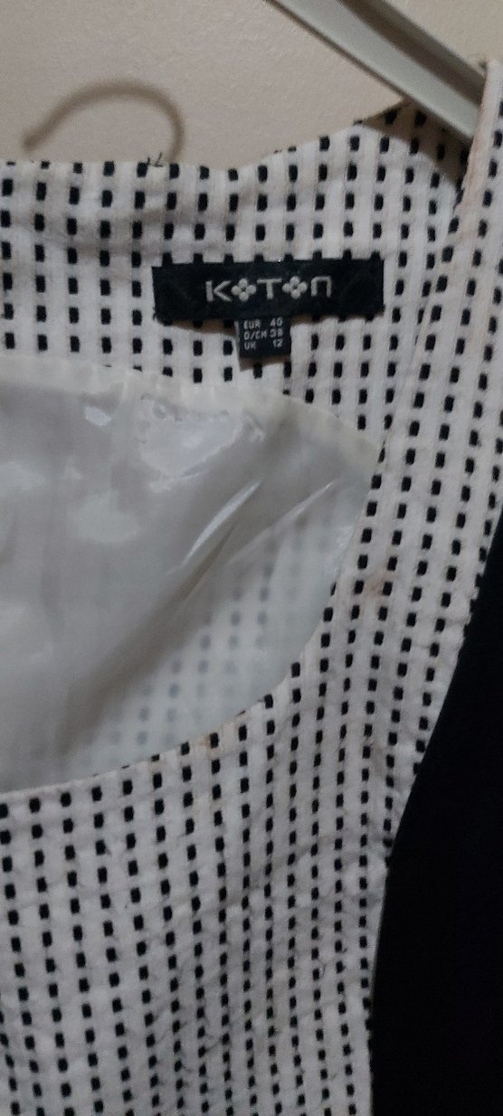 V Yaka Kolsuz Pilili Midi Kalem Elbise - Görsel 5