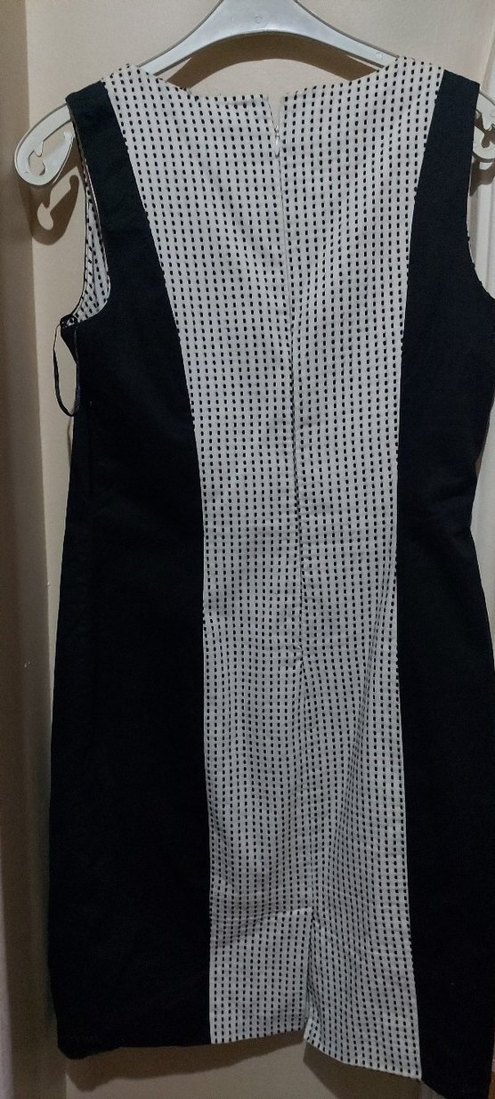 V Yaka Kolsuz Pilili Midi Kalem Elbise - Görsel 2