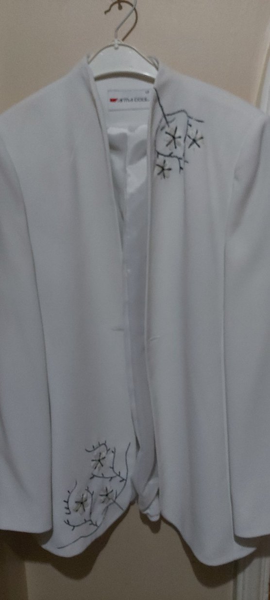 Drapeli Beyaz Ceket - Görsel 3