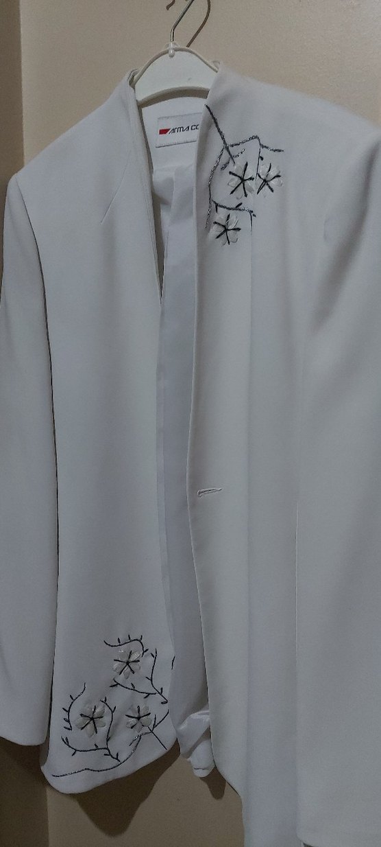 Drapeli Beyaz Ceket - Görsel 2