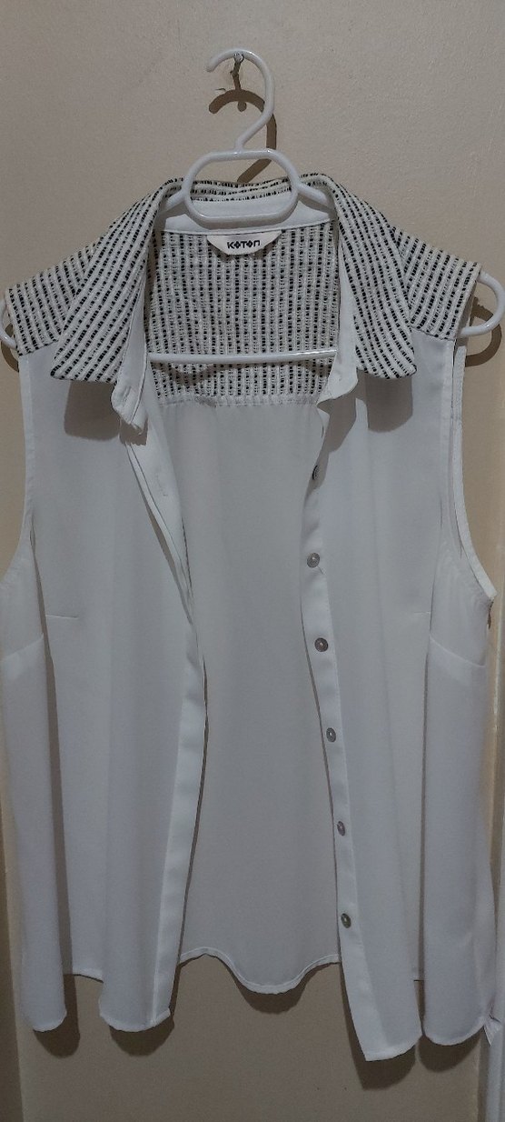 Düğmeli Beyaz Kolsuz Kadın Gömlek - Görsel 2