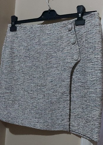 Parlak siyah beyaz krem tonlarda mini etek - Görsel 2