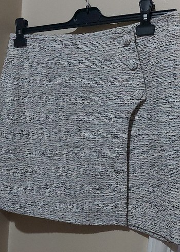 Parlak siyah beyaz krem tonlarda mini etek - Görsel 3