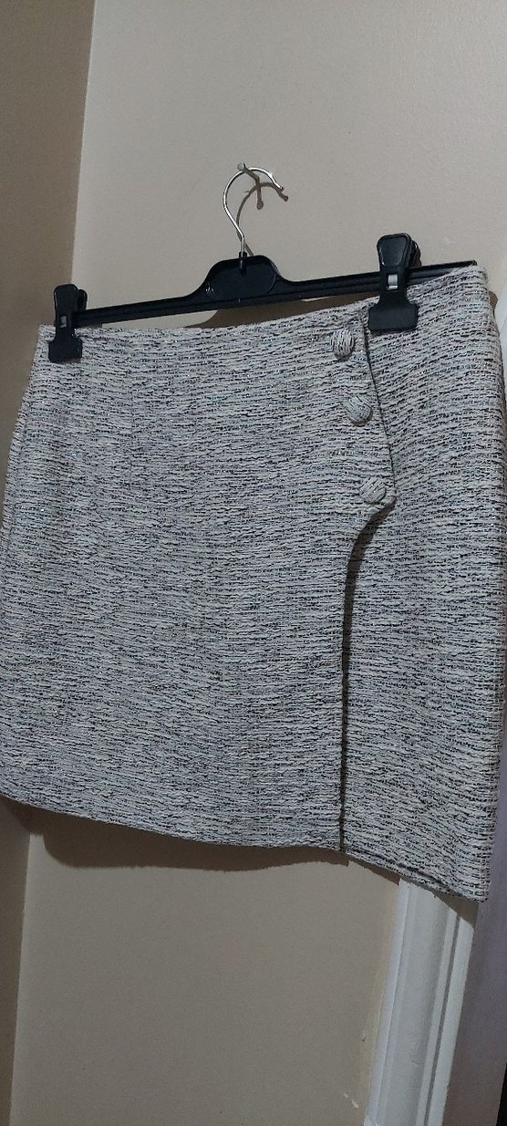 Parlak siyah beyaz krem tonlarda mini etek - Görsel 2