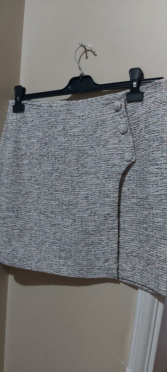 Parlak siyah beyaz krem tonlarda mini etek - Görsel 3