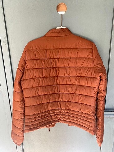 m Beden turuncu Renk Bershka şişme mont