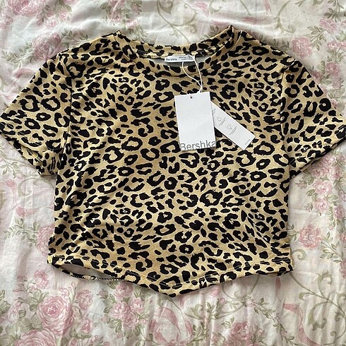 Bershka Bershka yeni etiketli crop