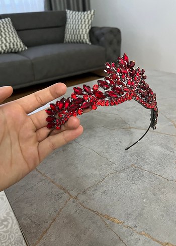 Beden Koyu Kırmızı Parlak Taşlı Taç