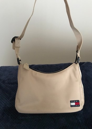 Beden tommy hilfiger omuz çantası