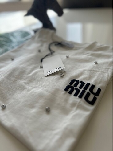 Miu Miu Miu beyaz taşlı tshirt