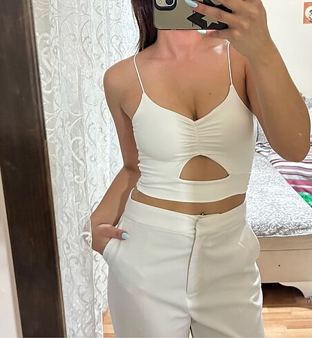 Beyaz crop top