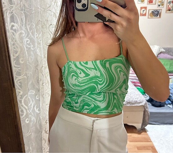 Yeşil desenli crop top