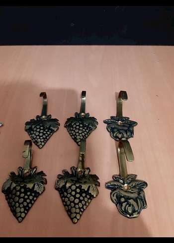 Diğer Altın Renkli Koyu Meyve Desenli Askılar